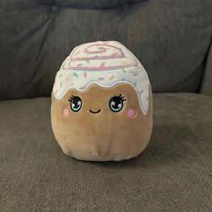 “5 Scented Chanel the Cinnamon Roll Squishmallow